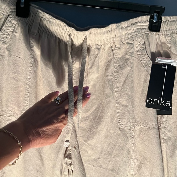 1X ERIKA CROPS - Picture 5 of 11